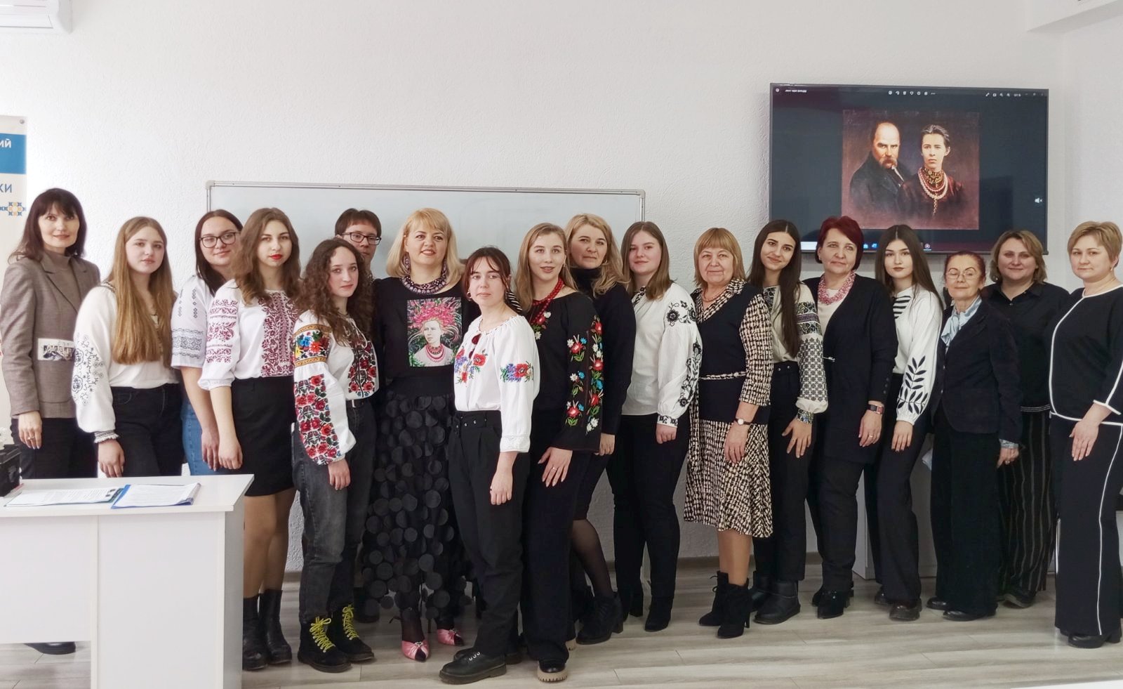 Спільне фото учасників заходу та гостей